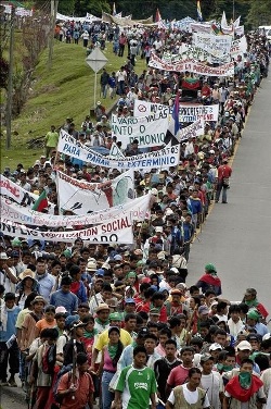 Tens of thousands of indigenous peasants have started a march to El Valle to demand their rights. Photo by C. Ortega.