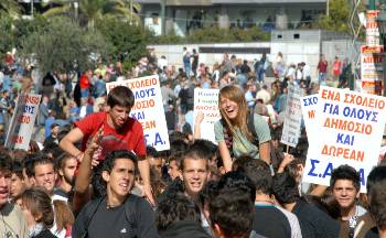 Many university and school students also participated in the demonstrations, protesting against cuts in government spending on Public education and also against the privatisation of University education.