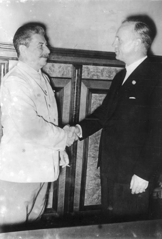 German foreign minister Ribbentrop and Stalin at the signing of the Pact. Photo by Deutsches Bundesarchiv.