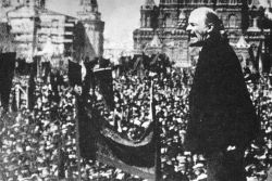 Lenin-addressing-crowd 1918