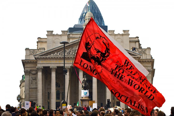 波动和冲突将成为世界经济的“新常态”。//图片来源：英国《社会主义革命报》