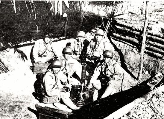 在雾社起义期间，日本士兵残酷地轰炸了赛德克战士。 //图片：王仲立，公共领域
