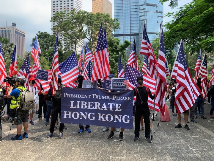 運動的右翼央求帝國主義勢力來“解放”香港，但他們沒有這樣的打算。特別是美國，一次又一次地表現它並不代表民主。 //圖片來源：公平使用