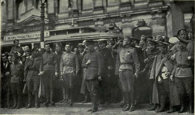 克伦斯基和临时政府。//图片来源：维基共享资源
