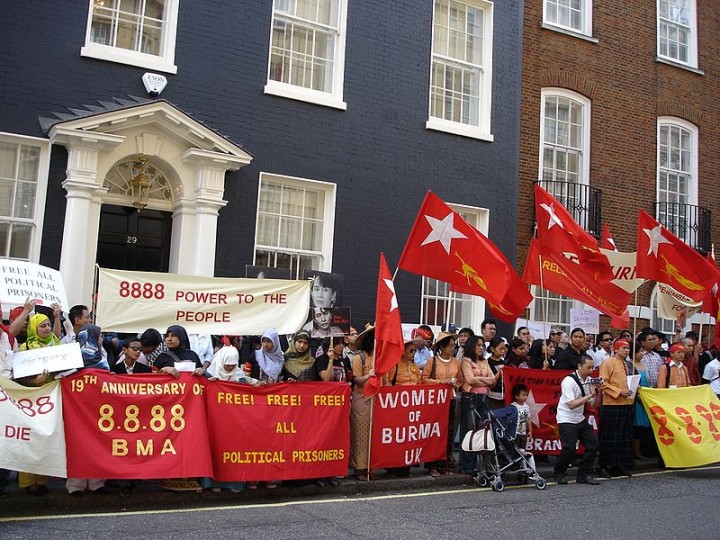 1980年代中期出現了廣泛的學生抗議活動，最終導致了被人們稱之為8888的人民起義。//圖片來源：Kwantonge