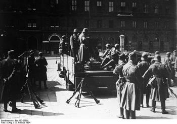 Soldiers of the Austrian Army during the fightings (Photo by Deutsches Bundesarchiv on Wikipedia)