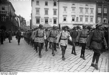 Parade of the Republican Defence Corps, about 1930/31 (Photo by Deutsches Bundesarchiv on Wikipedia)