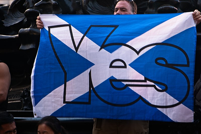 Letting his feelings be known about Scottish independence.