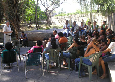 Alan Woods speaks at the University of Santiago de Cuba