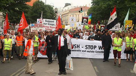 Bush visit to Vienna provokes mass protest against imperialism and war