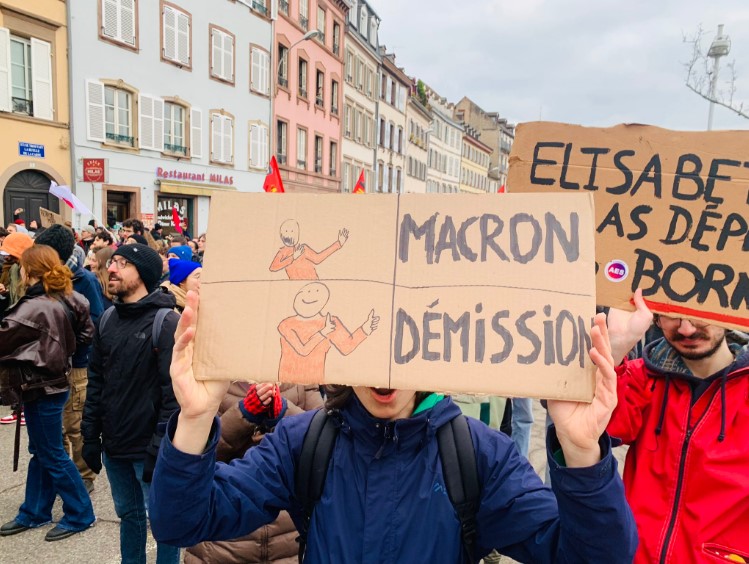Macron Demission Image Left EU Twitter