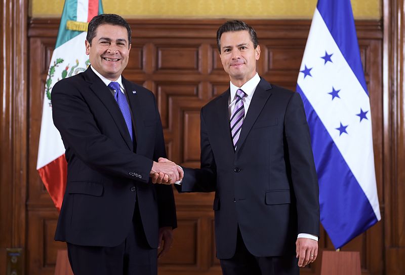 Juan Orlando Hernandez left and Enrique Peña Image Presidencia de la República