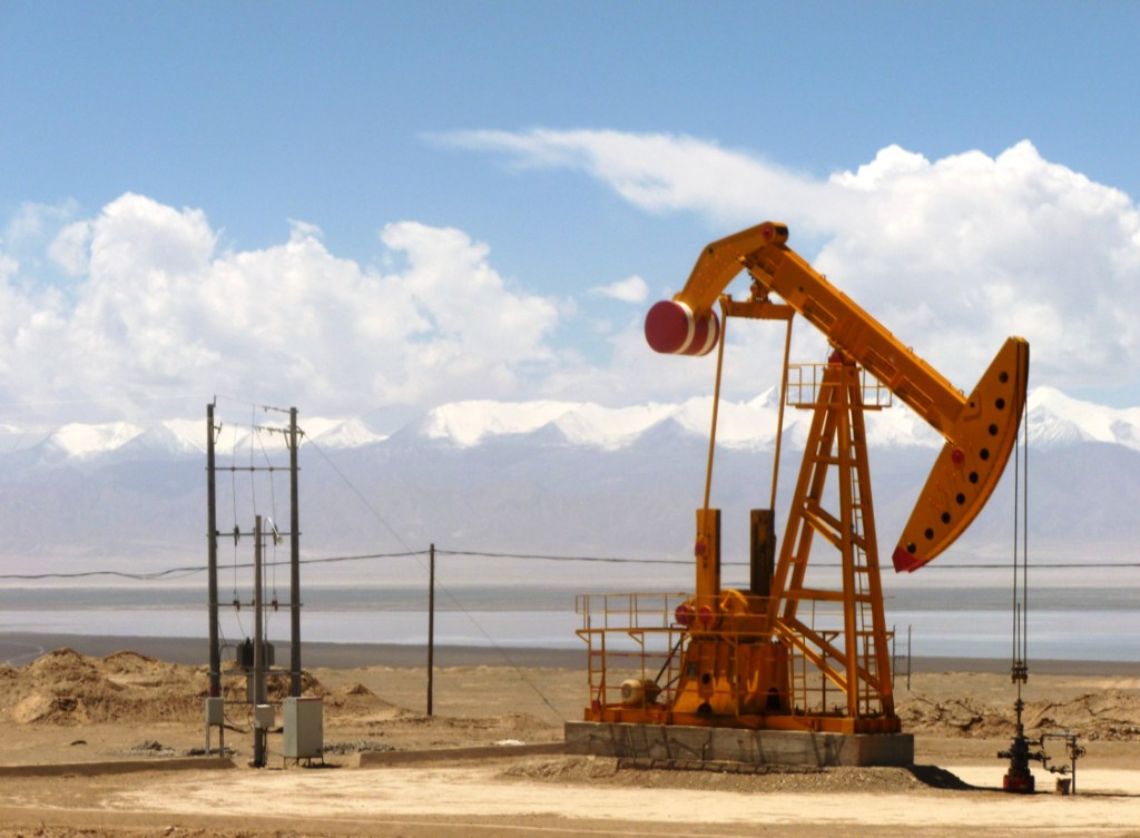 Oil well in Tsaidam Image John Hill Wikimedia Commons