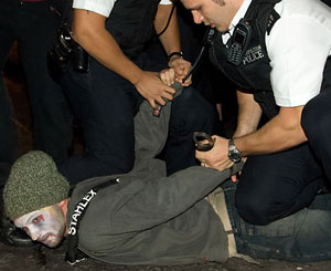 Police brutality at the picket of the Mexican Embassy in London