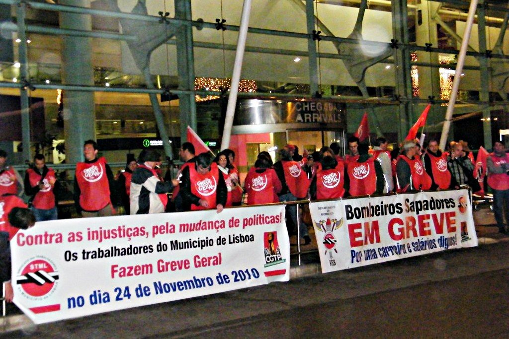 Airport workers on strike. Photo: CGTP