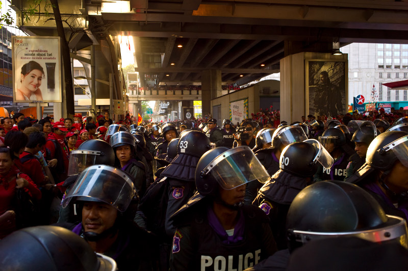 Police encircling Red Shirts. Photo by null0.